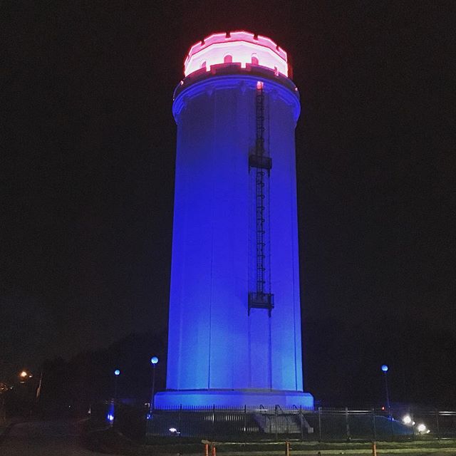 The Waldo Water Tower in #KCParks Tower Park will be lit blue and red through #VeteransDay weekend. #Waldo #election2016 #kcdaily